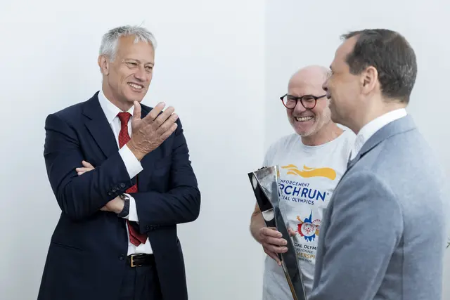 Christian Schöberl im Gespräch mit dem CEO der Coca Cola Company James Quincey und Philipp Bodzenta  - Director Public Affairs &amp; Communications Coca Cola Österreich und Schweiz | Foto: Schöberl