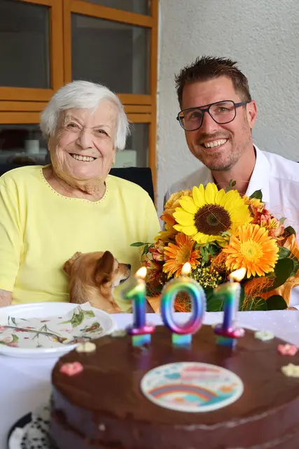 Mit einem herzlichen Lächeln empfing Elisabeth Faigl Bgm. Christian Härting, der ihr zum 101. Geburtstag herzlich gratulierte | Foto: MG Telfs/Hackl
