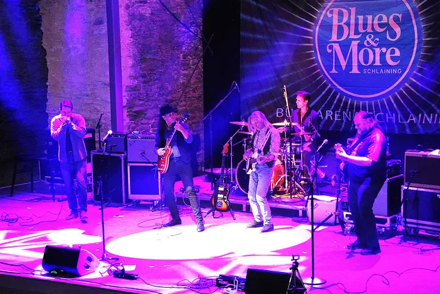Peter Kern Band – Einer der herausragendsten Blues-Gitarristen Österreichs begeistert mit virtuosem Spiel, markanter Stimme und einer mitreißenden Mischung aus Blues, Soul und Rock’n’Roll. | Foto: Peter Seper