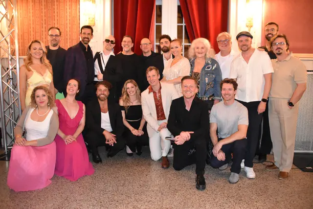 Das Team von Tootsie freut sich über eine gelungene Premiere. | Foto: Mirjam Preineder