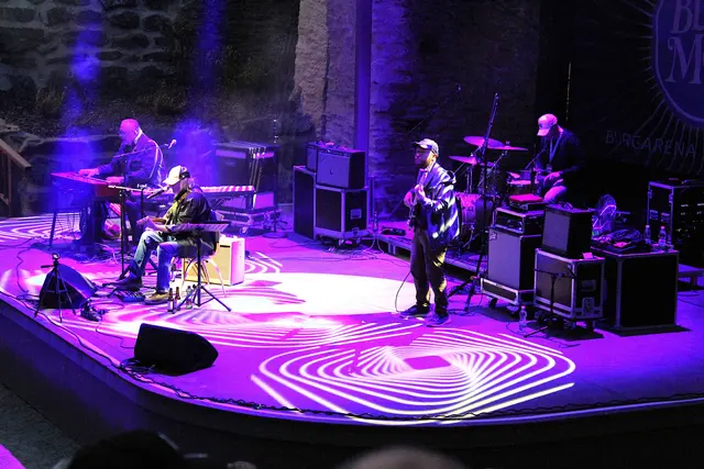 Miller Anderson Band – Die Blues- und Rocklegende begeistert auch mit 81 Jahren noch mit beeindruckender Energie, virtuosem Gitarrenspiel und einer unverwechselbaren Stimme. | Foto: Peter Seper