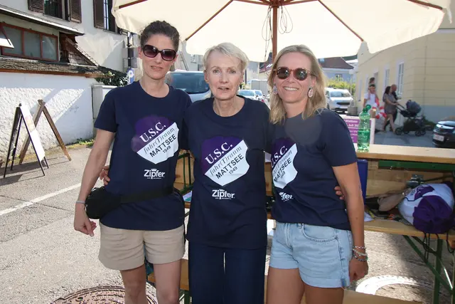 Empfingen die Besucher beim Seefest: Gunda, Conny und Karin (v. l.).