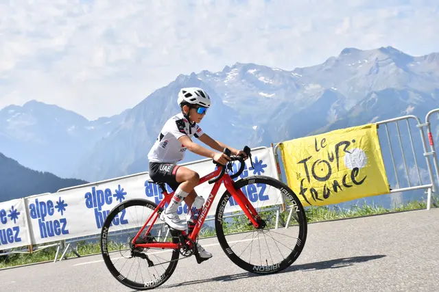 Bevor sein Vorbild Tadej Pogačar und die weltbesten Radsportler die Alpe d’Huez bezwangen, erklomm Timo Knab bereits den Alpenanstieg. Auch der Col du Galibier, immerhin 2.642 Meter hoch, stellte für den siebenjährigen Öblarner kein Problem dar. | Foto: Knab