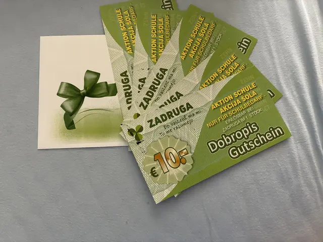 "In der Region und für die Region" – die Gutscheine für Schulbedarf kauft das Buchladen-Team bei Zadruga Bleiburg an.  | Foto: Der Buchladen Bleiburg