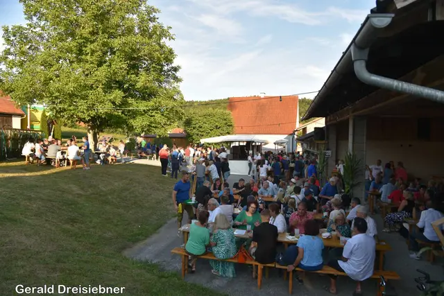 Der Hof von Manuela und Manfred Dunkl war sehr gut besucht.  | Foto: Gerald Dreisieber