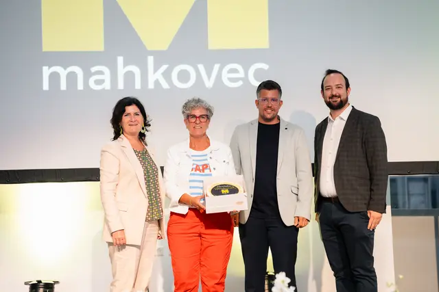Stadtgemeinde St. Andrä überreichte die "St. Andräer Torte". | Foto: René Knabl