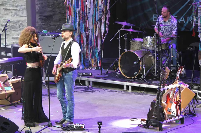 Muddy What? – Das preisgekrönte Trio begeistert mit modernem „New Blues“, beeindruckender Spielfreude und einem energiegeladenen Live-Sound. | Foto: Peter Seper