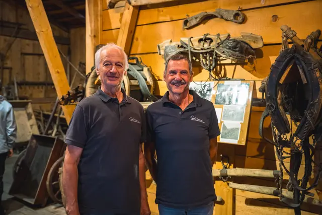 Hubert Pfurtscheller und Peter Hofer machten Führungen durch das Museum und erzählten Geschichten aus der alten Zeit. | Foto: Pernsteiner