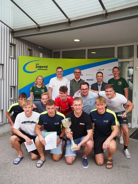 Die Fußballsieger der Landjugend Arnreit jubelten über den Landessieg. | Foto: LJ