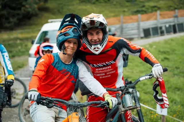 Downhill-Weltcup-Ass Henri Kiefer war als Testimonial des Epic Bikeparks an diesem Wochenende ein gefragter Mann.  | Foto: Sebastian Astl
