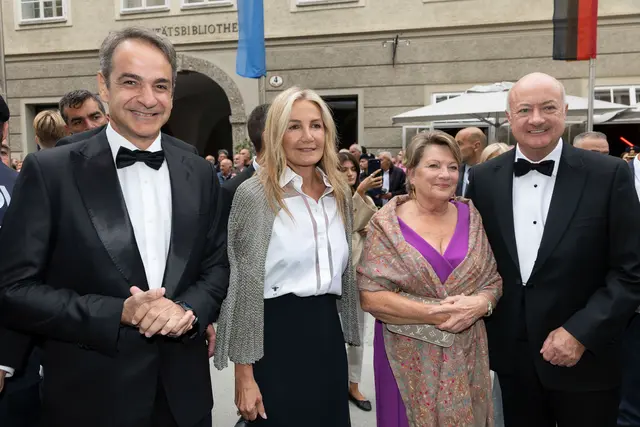 Im Bild der griechische Ministerpräsident Kyriakos Mitsotakis mit seiner Ehefrau Mareva Grabowski-Mitsotakis, der österreichische Bundeskanzler Christian Stocker mit Ehefrau Gerda Stocker-Legenstein. | Foto: Land Salzburg / Franz Neumayr