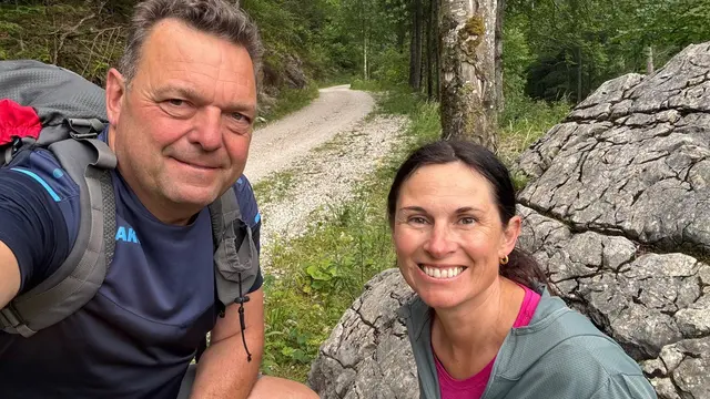 Behambergs Bürgermeister Christian Wührleitner mit Gattin Heidi beim Wandern am Lunzer Mittersee.
 | Foto: Wührleitner