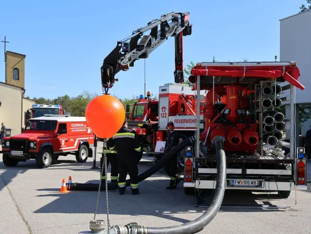 Die Feuerwehr präsentierte sich. | Foto: Martin Stöhr