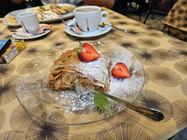 Traditioneller Apfelstrudel – einfach, klassisch und geschmacklich gelungen.