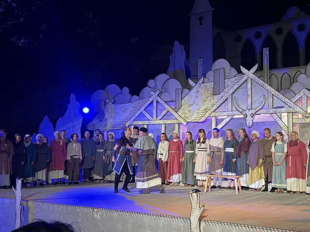 Helmbrecht bei Nacht.  | Foto: Karin Bayr