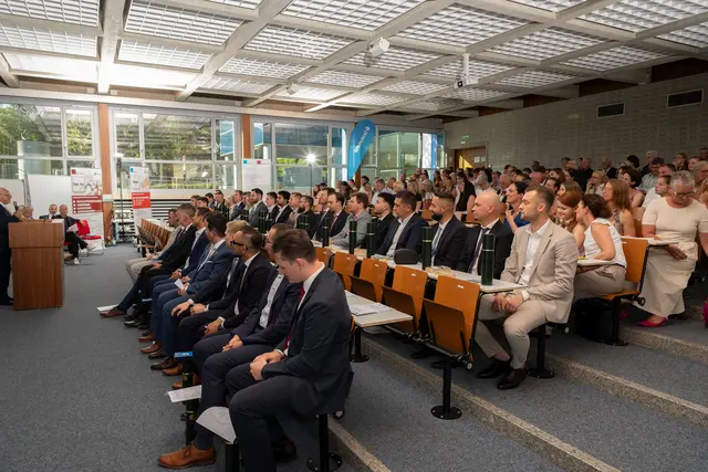 Bewegende Momente in den Räumlichkeiten der HTL Wiener Neustadt. | Foto: Hermann Burgstaller