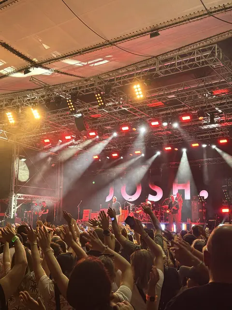 Den Auftakt machte Rian, ehe Josh. den musikalischen Schlusspunkt setzte. | Foto: Karin Kralits / MeinBezirk