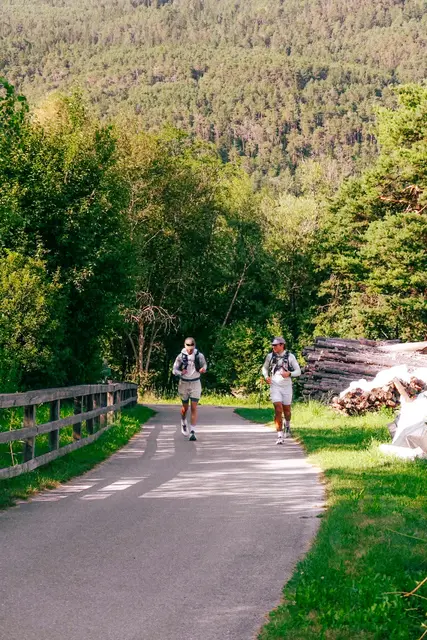 Die Nacht und die Müdigkeit wurden zur größten Herausforderung für Fabian. Der Gedanke an die Kinderkrebshilfe Tirol ließ ihn dennoch weiterlaufen. | Foto: Motioncraft/Jakob Kirnbauer