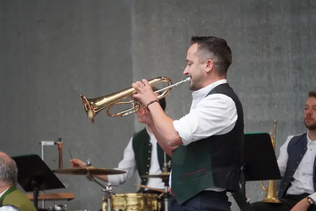  Markus Riepertinger zeigte mit seinem Flügelhornsolo ein Herz für Österreich.  | Foto: AMG