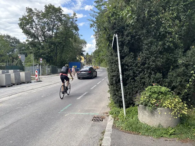 Die meisten Radlerinnen und Radler sind am Nachmittag auf dem Weg zurück in Richtung Mariatrost, bleiben dafür auf der Straße und nutzen die Umleitungsstrecke nicht.  | Foto: MeinBezirk/Markus Kropac