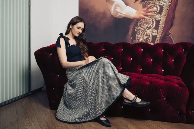 Schon als Neunjährige saß Anna-Katharina Mayer neben ihrer Mutter Stefanie Schranke, wenn sie zu Hause designte. | Foto: Bernd Grosseck