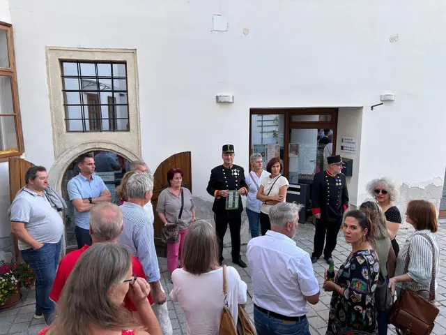Im Anschluss erkundeten die Gäste bei einem Rundgang mit den Stadtführern Ewald Weinberger, Karl Jordan und Wolfgang Dafert die historische Altstadt. | Foto: Manuela Danzinger