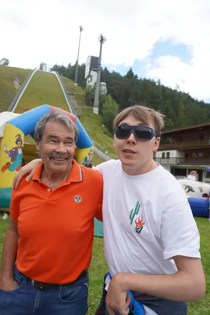 Walter Wanner mit Philipp nutzten die vielen Stationen bei der Sommerfrische in der Arena365. | Foto: Georg Larcher
