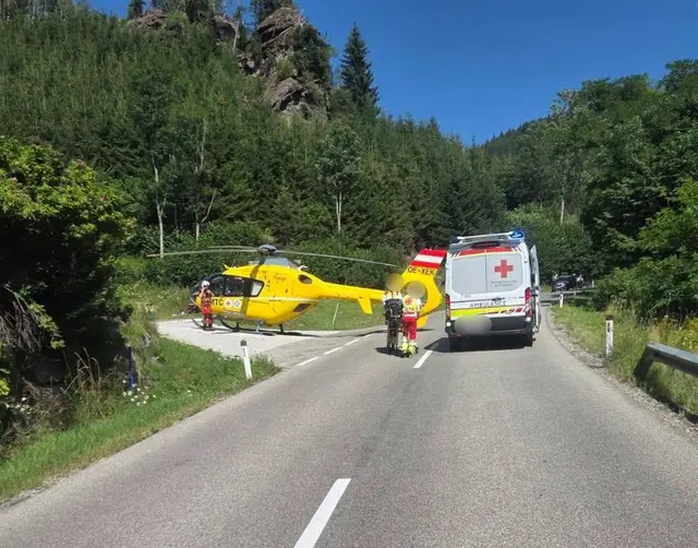 Der 55-Jährige wurde vom Rettungshubschrauber C11 ins Klinikum Klagenfurt geflogen. Die 59-Jährige wurde vom Rettungsdienst ins Krankenhaus Friesach eingeliefert. | Foto: Freiwillige Feuerwehr Lölling