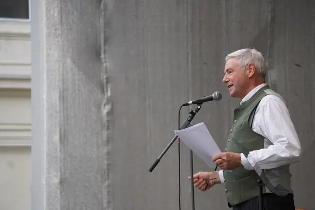 Albert Osterhammer führte Humorvoll durch den Abend. | Foto: AMG