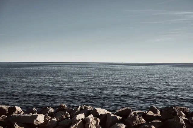 Trotz Schlechtwetter und Badeverbot sprang ein Österreicher mit seiner Tochter ins Meer nahe Grado in Italien. (Archiv) | Foto: Marcus Ganahl/Unsplash