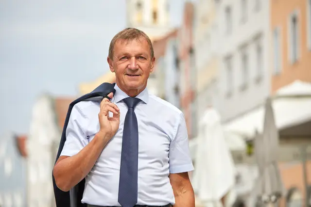 Mit Weitblick und großem Engagement prägte Direktor Matthias Breidt über Jahrzehnte hinweg die Entwicklung der heutigen Raiffeisenbank Region Schärding. | Foto: Raiffeisenbank Region Schärding