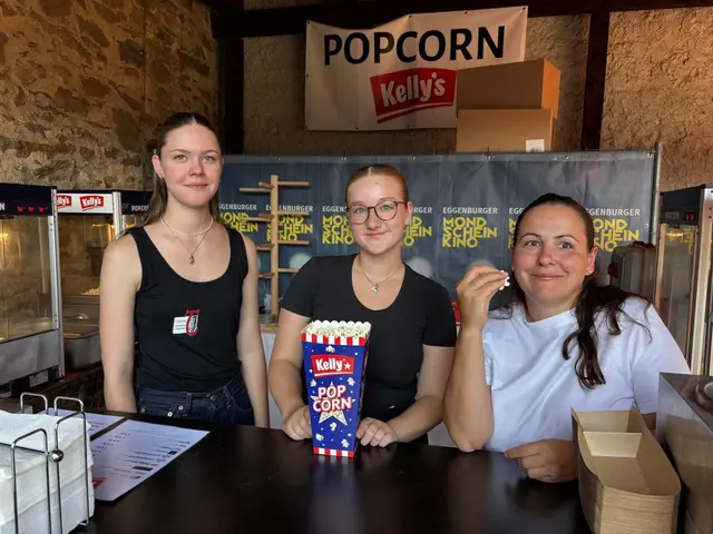 Am Abend wurde mit der deutschen Komödie „Das perfekte Geschenk“, eingeleitet durch eine Videobotschaft von Landeshauptfrau Johanna Mikl-Leitner, das Festprogramm fortgesetzt. | Foto: Manuela Danzinger