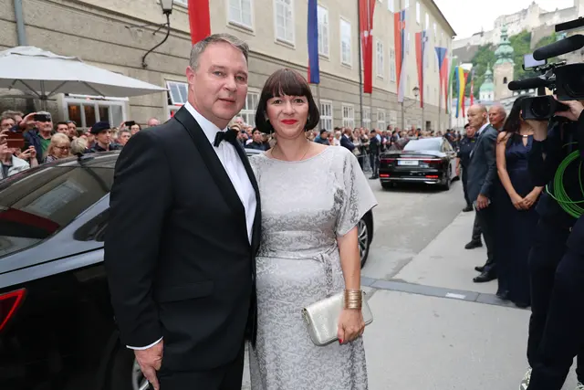 Vizekanzler Andreas Babler mit Ehefrau Karin Blum. | Foto: Land Salzburg / Franz Neumayr