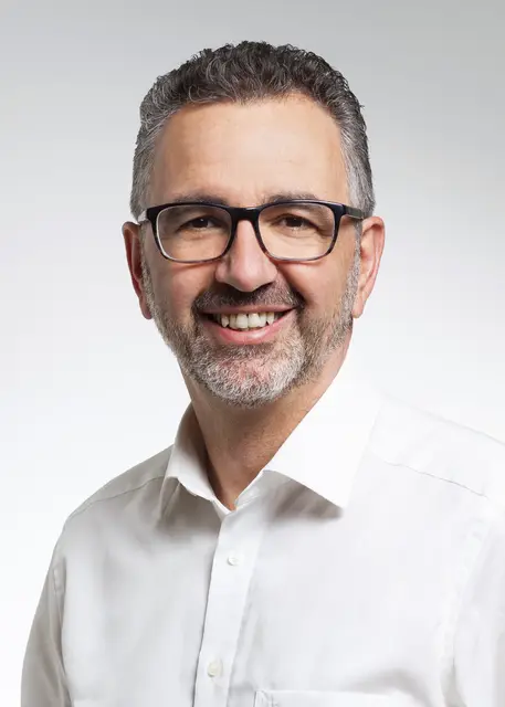 Bgm. Hans Motz fordert, dass Regionalmedien weiterhin kostenlos an alle Haushalte geliefert werden.  | Foto: Die Fotografen