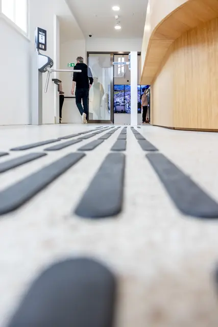 Der Behindertenbeirat der Stadt Salzburg hat die Orangerie Salzburg besucht und sich vor Ort ein Bild von den barrierefreien und inklusiven Angeboten gemacht. | Foto: Stadt Salzburg/Wildbild