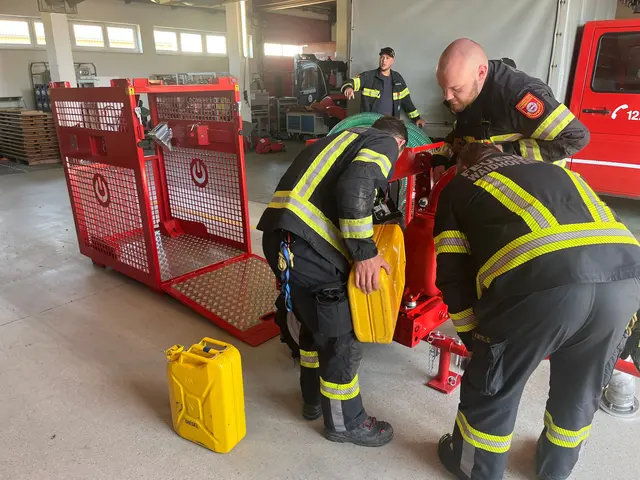 Nach dem Auftanken ging es sofort zum Test. | Foto: FF Waidhofen/Thaya