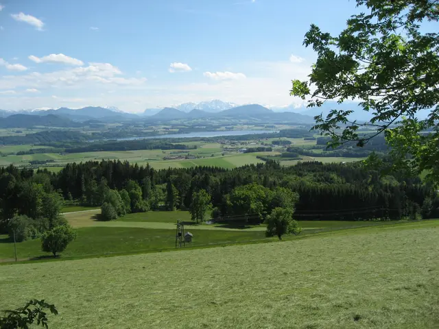 Paradiesischer Ausblick: der Grabensee mit Blick auf den Untersberg. Aufgenommen in Perwang. | Foto: Hermann Stockhammer