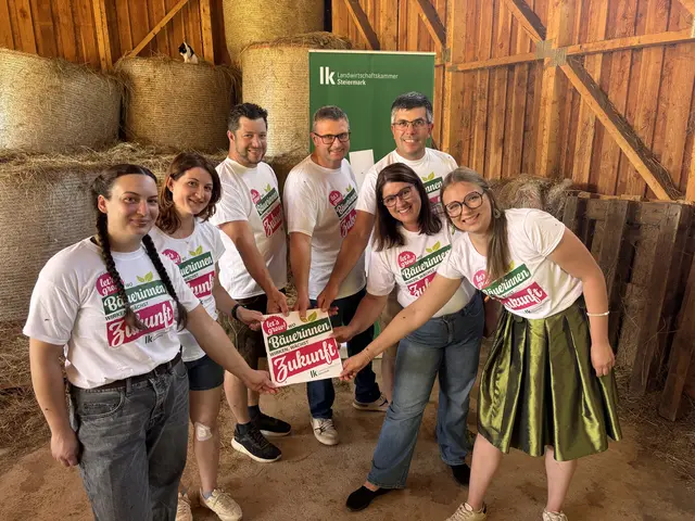 "Was wir leisten, lässt sich herzeigen", sagen (v. l.) Ziegenbäuerin Wanda Dokter, Bezirksbäuerin Barbara Pollinger, Kammerobman Richard Judmaier, Kammersekretär der Obersteiermark Andreas Rinnhofer, Kammerobmann-Stellvertreter Helmut Ofner, Bezirksbäuerin-Stellvertreterin Marianne Ofner und Fachberaterin für Bäuerinnen und Konsumenten Lena Schweiger. | Foto: Laura Jung
