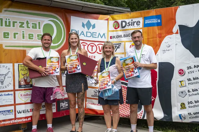 Mixed-Doppel: Julia Krainer (TC Alpine Donawitz) und Stefan Riegler (TC Mürzzuschlag) holten sich den Sieg und setzten sie sich gegen Renate und Philip Aschenbrenner (TC Mürzzuschlag) durch. | Foto: Mürztal Series