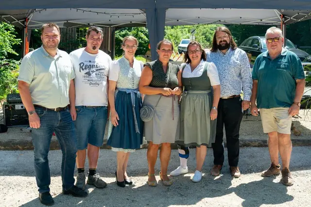Gemeinderätinnen und Gemeinderäte von Hollenstein an der Ybbs feierten gemeinsam mit zahlreichen Gästen das 45-jährige Bestehen des Naturparks NÖ Eisenwurzen und 25 Jahre Naturparkverein. | Foto: fotogruber & Naturpark NÖ Eisenwurzen