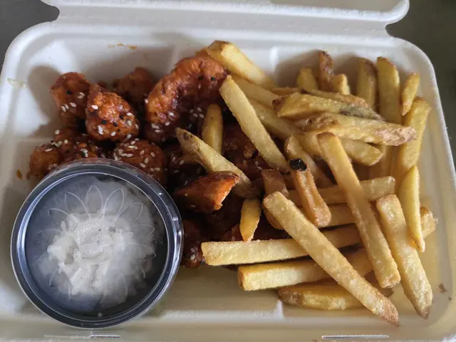 Frittierter Karfiol in koreanischer Chili-Sauße stellt eine Alternative für Vegaterierinnen und Vegetarier da.  | Foto: Ipirotis/MeinBezirk