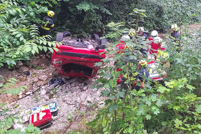 Im Bereich des sogenannten „Bachgraben“ – dieser befindet sich in Bad Goisern – ereignete sich gestern ein Unfall. | Foto: FF Bad Goisern