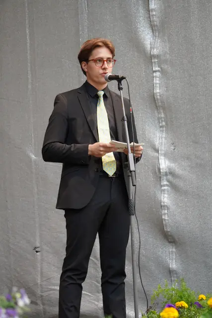 Zwischen den Musikstücken sorgte die unterhaltsame Moderation für zahlreiche Lacher im Publikum. | Foto: AMG