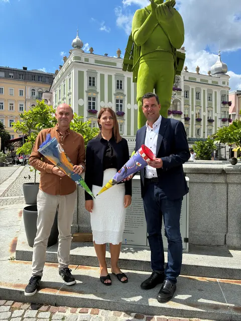 Sozialstadtrat Thomas Bergthaler, Sozialamtsleiterin Emina Kazic und Bürgermeister Stefan Krapf. | Foto: Stadtgemeinde Gmunden