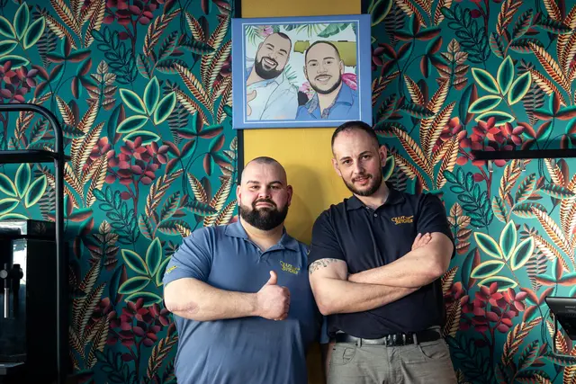 Die beiden Crazy Butcher Gründer Denis (l.) &amp; Dejan (r.).
 | Foto: WKBG