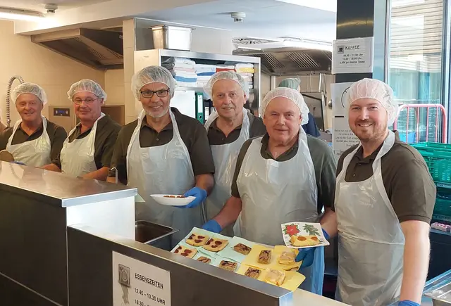 Rupert Gruber, Josef Stoppel, Karl Sauberer, Leopold Schönbauer (Koch), Johann Scherzer und Roland Wagner (v.l.) | Foto: Jagdhonrbläsergruppe Groß Siegharts