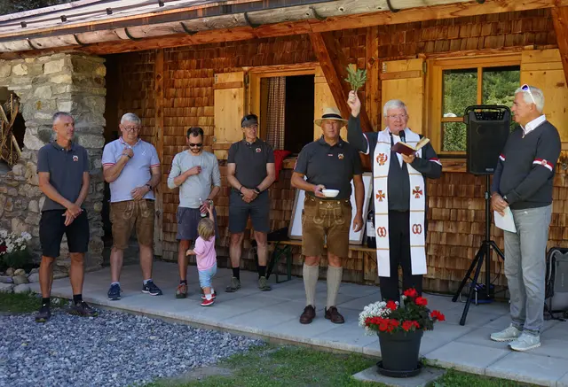 Die feierliche Segnung der SCA-Hütte am 24. Juli.  | Foto: Paul Schranz