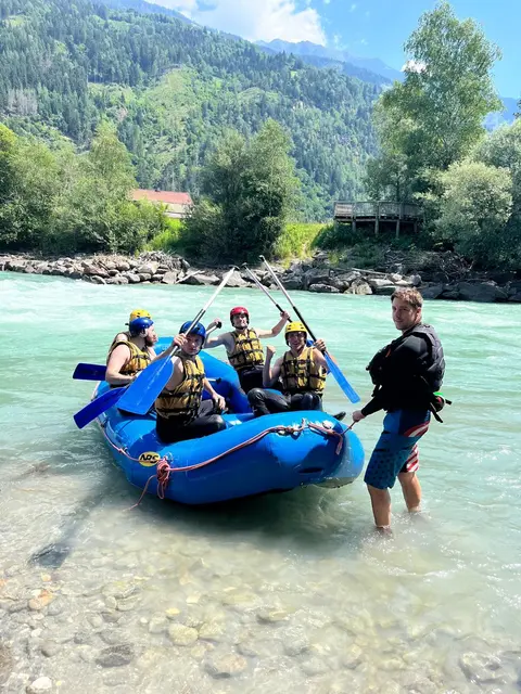 Gemeinsames Erleben stärkt den Gruppenzusammenhalt: Rafiting in der Gail | Foto: ZHIG