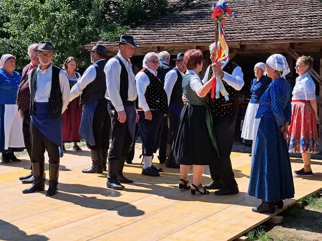 Brauchtum mit Herz: Der Südmährerkirtag im Weinviertler Museumsdorf Niedersulz verbindet Tradition, Musik und Kulinarik. | Foto: Appel