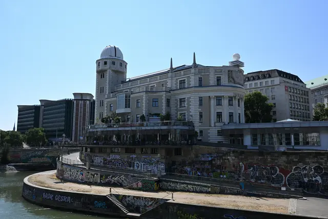 Am 12. August wird die Sonne über Wien zu rund 89 Prozent vom Mond verdeckt sein. Die Wiener Volkshochschulen laden an mehreren Standorten zur sicheren Beobachtung ein.
 | Foto: Matthias Pandrea/MeinBezirk